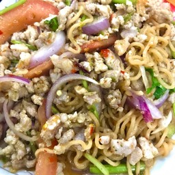 ยำมาม่าหมูสับ