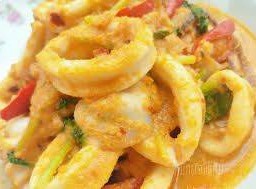 ปลาหมึกผัดไข่เค็ม