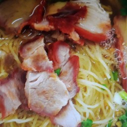 บะหมี่น้ำหมูแดง