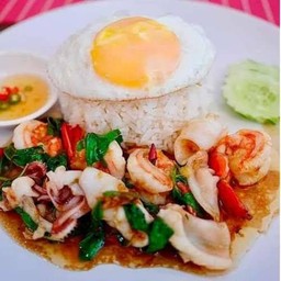 ข้าวราดกระเพราทะเล