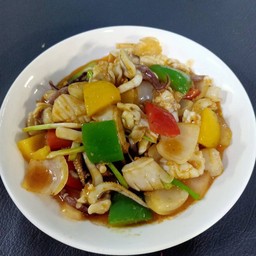 ปลาหมึกผัดไข่เค็ม