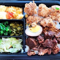 ข้าวกล่องไก่ทอด+หมูตุ๋น