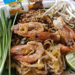 ผัดไทย ก๋วยเตี๋ยว สะพานลอย