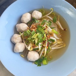 ก๋วยเตี๋ยว ลูกชิ้นหมูล้วน  (น้ำใส)
