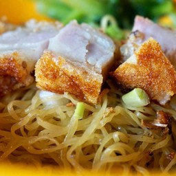 บะหมี่หมูกรอบ