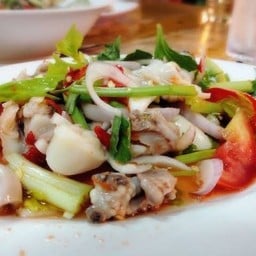 ยำไส้ตัน