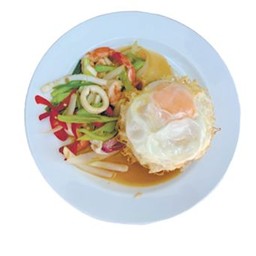 ทะเลผัดพริกอ่อน Mild chili fried with Seafood