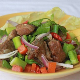 ยำหมูตุ๋น
