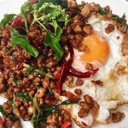 ข้าวกะเพราไก่+ไข่ดาวขอบทอง