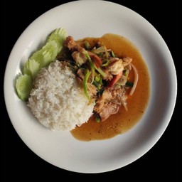 ผัดฉ่าราดข้าว