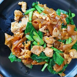 เจ๊มวล ก๋วยเตี๋ยวไทย กาแฟโบราณ (ในวัดท่าหลวง)