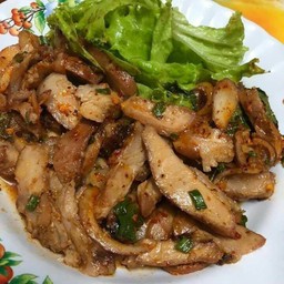หมูย่างยำ ตลาดโต้รุ่งบ้านโป่ง