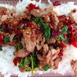 กะเพราเนื้อวัว ราดข้าว