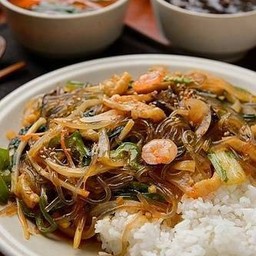 ผัดวุ้นเส้นราดข้าว - 180