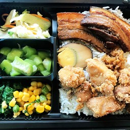 ข้าวกล่องหมูสามชั้น+ไก่ทอด
