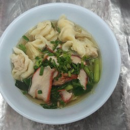 ร้านชายสี่บะหมี่เกี๊ยวแยกไฟแดงบ้านแขก ท่าม่วง