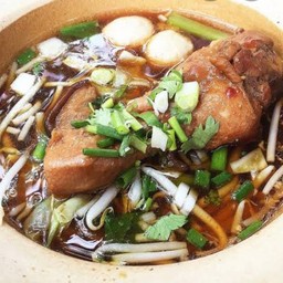 ก๋วยเตี๋ยวเป็ดตุ๋น  ข้างโรงพยาบาลน่าน - วรนคร