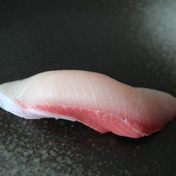 ข้าวปั้นหน้าปลาฮามจิ