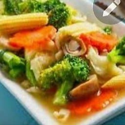 ผัดผักรวมมิตรน้ำมันหอย