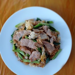 ร้านก๋วยเตี๋ยว 20 บาท หน้าบ้านเอื้อ