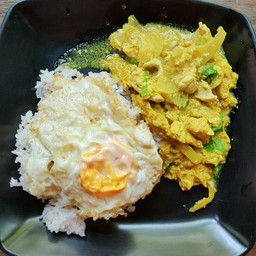 ข้าว อกไก่ผัดผงกะหรี่