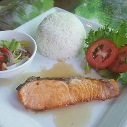 ข้าวปลาแซลมอนน้ำปลา