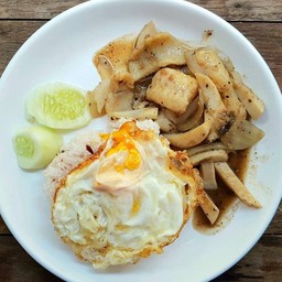 ข้าว ปลาและเห็ดผัดพริกไทยดำ