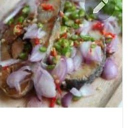 ยำปลาเค็ม