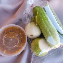 น้ำพริกกะปิผสมเคยหวานพร้อมผัก Nanphrik Kapi