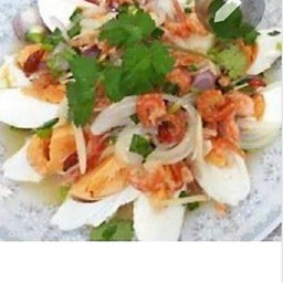 ยำกุ้งแห้งไข่เค็ม