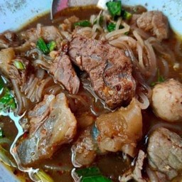 ก๋วยเตี๋ยวเนื้อน้ำตก