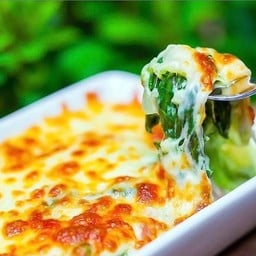 ผักโขมอบชีส