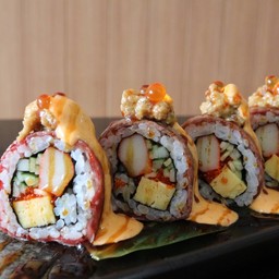 วากิวโรลสอดใส้แซลม่อนท๊อปโฟกราส์