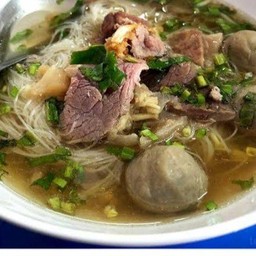 ก๋วยเตี๋ยวเนื้อน้ำใส