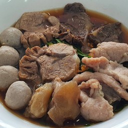 ฟลุ๊ค เนื้อตุ๋น หมูตุ๋น - บางรักบาซาร์