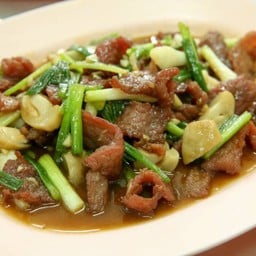 เนื้อผัดน้ำมันหอย (กับข้าว)