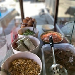 คุณเบญก๋วยจั๊บญวนอุบล(หน้าวัดสำโรง)