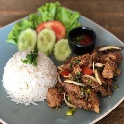 ข้าวยำหมูย่าง