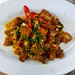 กะเพราหมูกรอบ