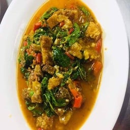 กระเพราหมูกรอบ