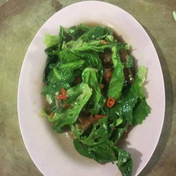 แขนงผัดหมูกรอบ