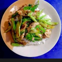 คะน้าหมูชิ้น