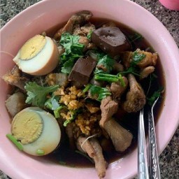 ก๋วยจั๊บหลังโรงพยาบาล