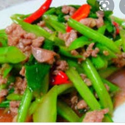 คะน้าหมูสับ