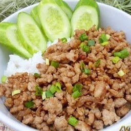หมูสับผัดซีอิ้ว ราดข้าว