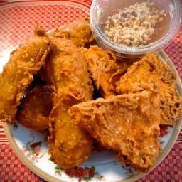 กล้วยทอดป้าเพ็ญ ตลาดสำเภาทอง