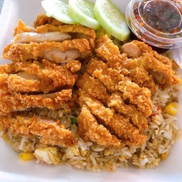 ข้าวผัดไก่กรอบจิ้มแจ่ว