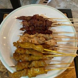 เตาถ่านแก้มแดง