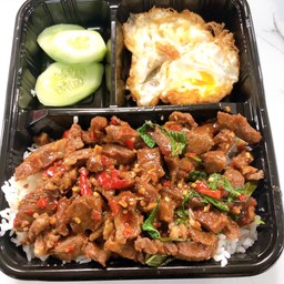 ข้าวกระเพราเนื้อ basil  beef  with  rice