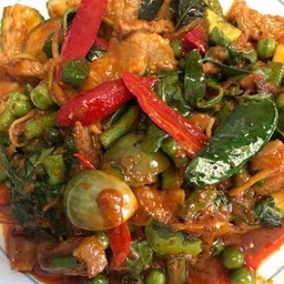 ผัดเผ็ดหมูชิ้น